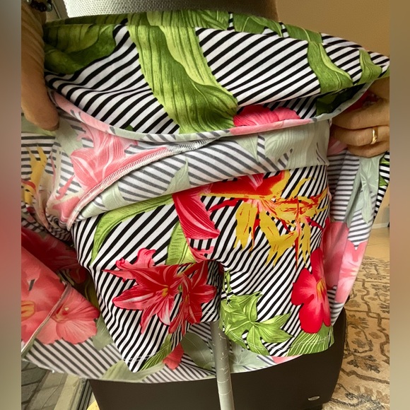 Fashque Studio Skirt size S ,very pretty ,has elastic, ruffle skirt.Made in USA. - Picture 3 of 6